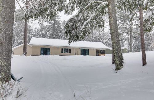 Minocqua Lakefront Cabin with Deck - Foto 25
