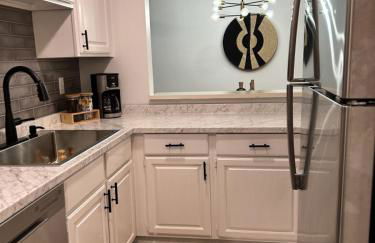 Stylish Downtown Nashville Condo with Patio & Free Parking - Foto 42