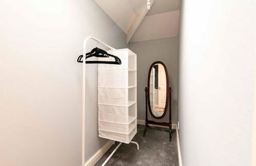 St Johns, Wakefield - Self check in & free parking - Foto 10