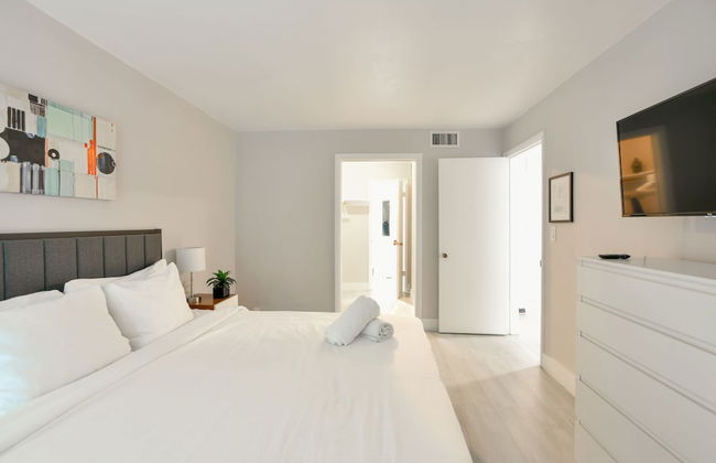 Artrageous on the river By RocketStay - Photo 34