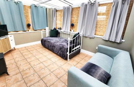 Large Bungalow - Sleeps 8 - 3 Large Beds - 2 Bathrooms - Off Street Parking - Pets Welcome - Very Large Enclosed Gardens - Fast Wifi - Foto 23