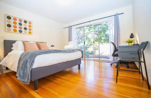 Central 3BR Home Steps from Castro St - Foto 3