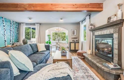 Hillside Cottaga- Private pond, hot tub, game room, by ONP - Foto 32