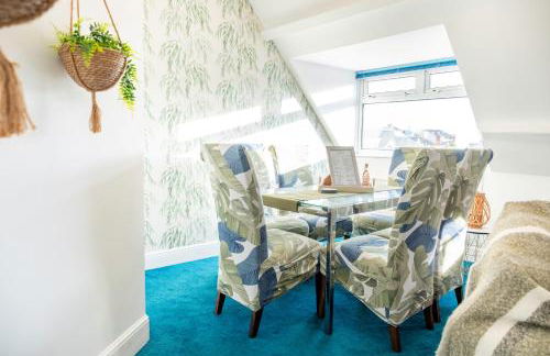 BOHO BEACH HOUSE- SLEEPS 8- 2 MIN DRIVE FROM BOSCOMBE PIER- SUPERFAST WiFi- FLAT SCREEN SMART TV- FREE ON STREET PARKING! - Photo 29