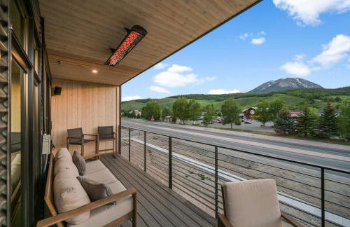 4-Season Modern Mountain Penthouse with Private Hot Tub & Scenic Views - Foto 10