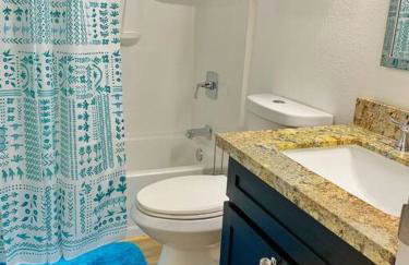 Romantic Retreat, Relax at Hot-tub, Indoor & Outdoor shower, firepit, 5 min to Hawaii Volcano park - Foto 33