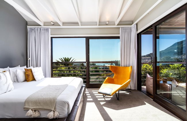 Spacious Apartment With Pool in Camps Bay - Photo 35