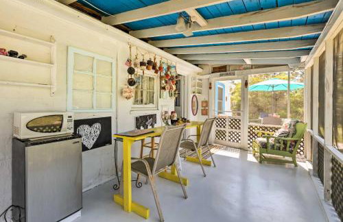 Oceanfront White Stone Cottage w/ Private Beach! - Photo 16