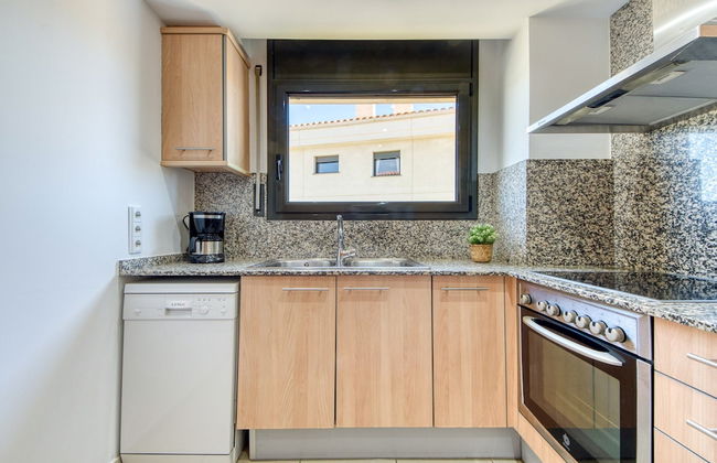 Apartment in Roses Near Sandy Beach - Photo 9