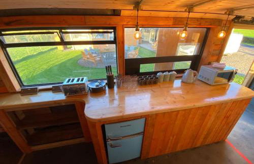 Sleeps 18 Double Decker Bus Hot Tub Sauna Cinema Pets - Foto 28