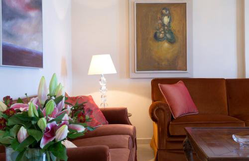 Avra Private Suites - Photo 75