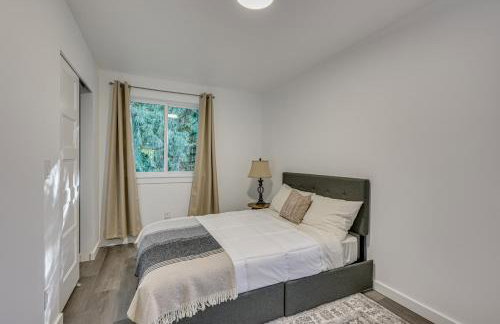 Waterfront Patio! Stylish Family Home in Everett - Photo 26