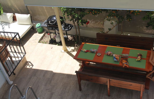 Villasevval-sleeps8-pool-bbq-ac-neartown - Photo 22