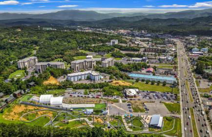 Smoky Mountain View Condo- Hot Tub, Indoor Pool, Walking Path, Playground - Foto 14