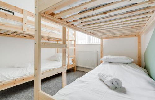 Huge Apartment - 8 Beds - Free Parking - Long Stays! - Foto 33