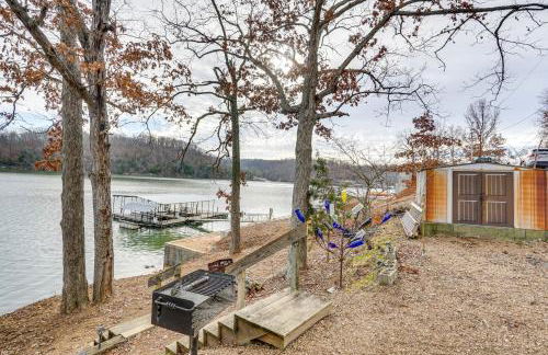 Fish and Boat on Lake of the Ozarks Waterfront Home - Foto 21