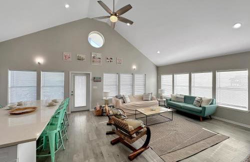 Beachfront 4BR - Tiki Bar, Yard Games, Pet-Friendly - Foto 18