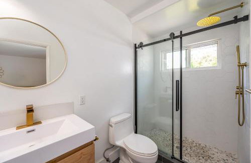 Newly remodeled home w pool & private back yard - Foto 17