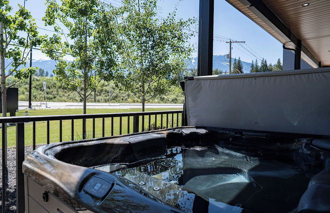 Rustic Retreat by Revelstoke Vacations - Photo 16