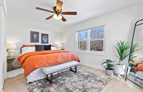 Luxury Lakeview Stay | Main&Guest House, Sleeps 10 - Foto 27