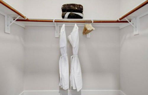 2BR Southtown Apartment FreeParking Wifi Pool Gym - Photo 24