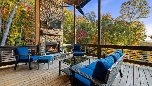 Honeysuckle Chalet - Luxe Mountain Chalet - Hot Tub, Wi-Fi, Pool Table, Party Deck, Fire Pit - 15 mins to Blue Ridge! - Foto 5