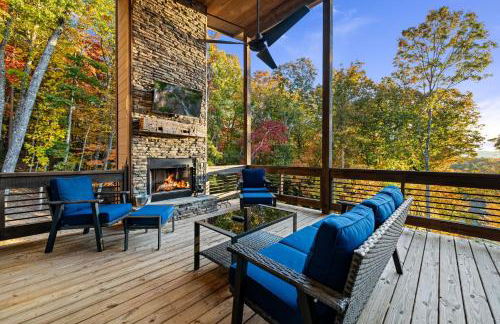Honeysuckle Chalet - Luxe Mountain Chalet - Hot Tub, Wi-Fi, Pool Table, Party Deck, Fire Pit - 15 mins to Blue Ridge! - Foto 5