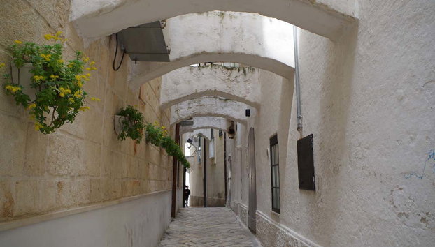 Visita guiada por Monopoli - Foto 2, Callejuela con arcos en Monopoli
