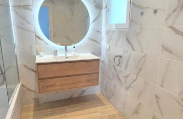 5 Bedroom Villa with HEATED Pool with breath-taking Sea Views, Walking distances to Shops Restaurants Beach - Photo 17