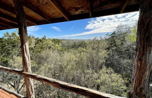 Two-Story Cabin Rental for Large Groups along Hamilton Creek in Marble Falls, Texas - Foto 2