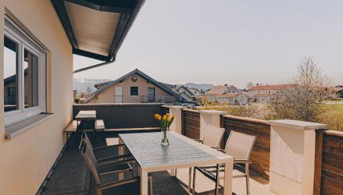 Große Ferienwohnung mit Balkon und perfekter Lage - Foto 2