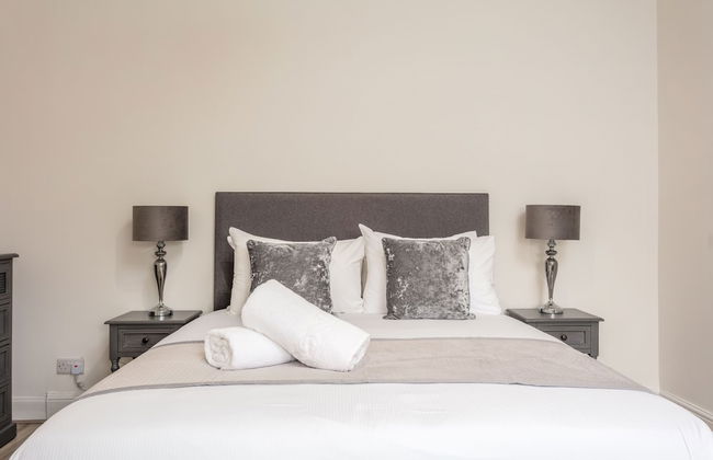 Cuthbert House - Donnini Apartments - Photo 7