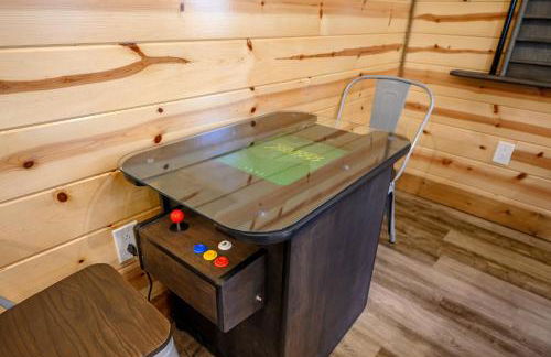 The Nomi Lodge - Sleeps 28 - Gorgeous Rustic Cabin, Centrally Located, Tons of Amenities - Photo 51