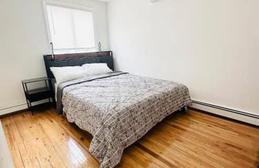 Comfortable 4-BR Family Home with Ample Parking - Foto 9