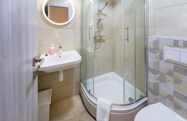 Beautiful Studio Near City Center - Photo 9