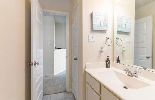 Sleeps 8 comfortably! Super location! - Foto 38