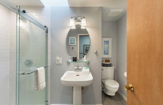 Oceanfront w/ Game Room, Fire Pit, Panoramic Views Angels Landing by Avantstay - Photo 11