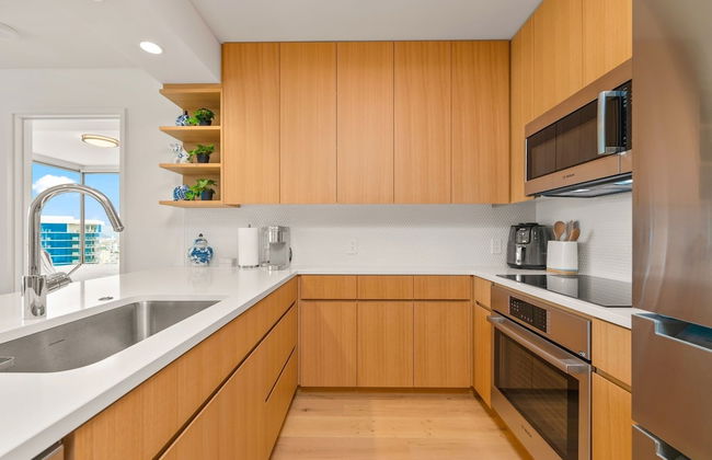 Sky Ala Moana 4209 2 Bedroom Condo by RedAwning - Photo 12