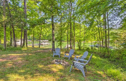 Lakefront Townville Gem with Boat Dock and Kayaks - Foto 30