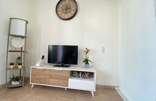 Fuengirola Holiday Apartment w/Balcony View & Pool - Photo 16