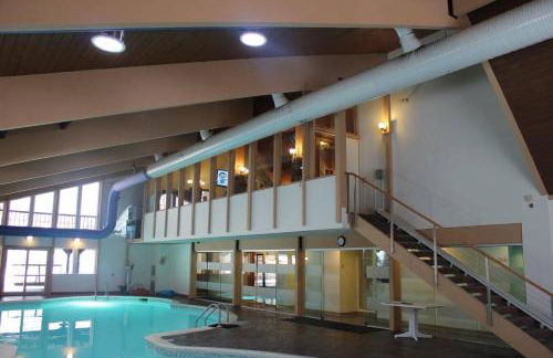 Pocono Hideout Family Home with Hot Tub Deck Sunroom Pool Big Bass Lake Larsen Lake Gouldsboro Clifton Township - Foto 31