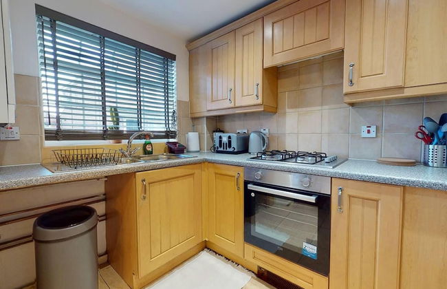 Stunning 2-bed Apartment in Grays - Photo 7