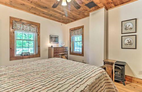 Fish, Float and Relax Fireside Home Near New River! - Foto 16
