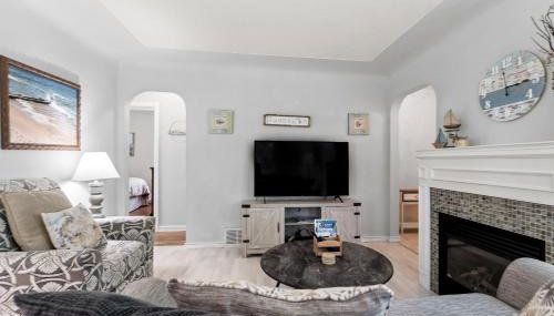 Peaceful Pastel - Cheerful Cottage Close to Pere Marquette and Muskegon Lake - Pet Friendly - Foto 2