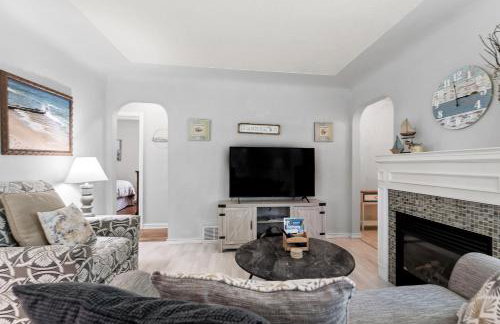 Peaceful Pastel - Cheerful Cottage Close to Pere Marquette and Muskegon Lake - Pet Friendly - Foto 2