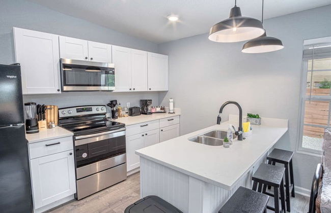 Cozy and Lovely 2BR 1BA Apt B Near Lively Downtown - Foto 23