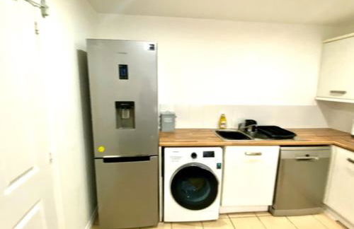 4 Bed House with Driveway Parking for 2 Cars - Rugby - Sleeps 10! Perfect for groups! - Foto 8