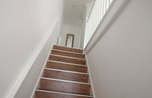 Lovely 3 Bedrooms Flat Near Romford Station With Free Parking - Foto 2