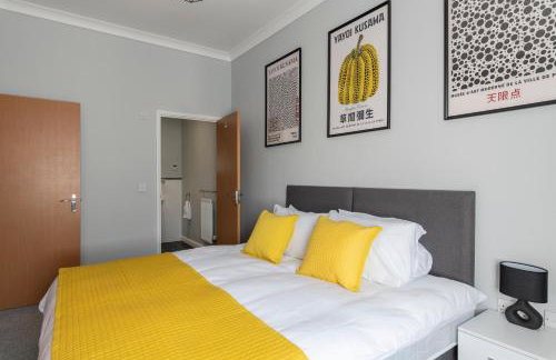 2BR 2BA Apartment - Emperor Beds - Free Parking - Near LGW Airport - Photo 12