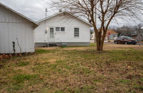 Historic Route-66 Bungalow - Photo 28